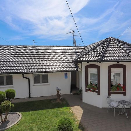 Apartman Veronika Dakovo Exterior foto